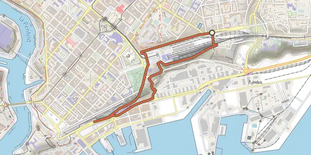 The dès belvédères à la Carène track on the IGN map