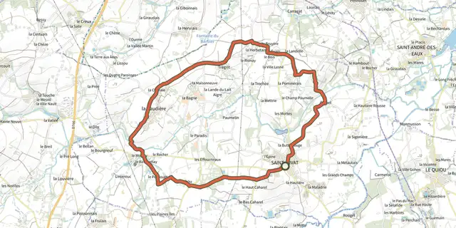 The Des fleurs et du patrimoine à St-Juvat track on the IGN map