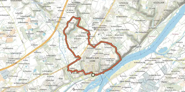 The Sentier des Côteaux et des Coulées track on the IGN map